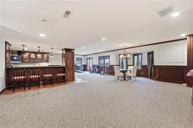 7060 N National Drive, Parkville, MO 64152