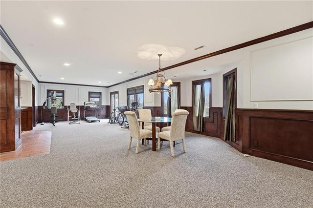 7060 N National Drive, Parkville, MO 64152