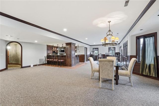 7060 N National Drive, Parkville, MO 64152