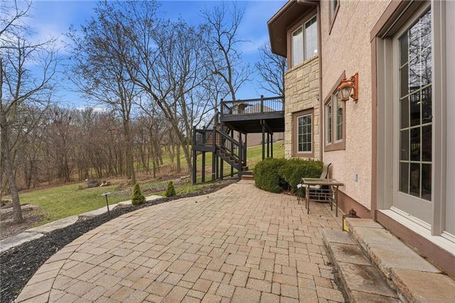 7060 N National Drive, Parkville, MO 64152