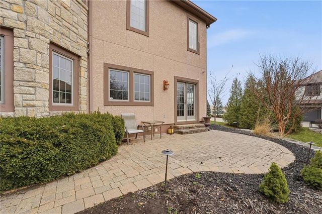 7060 N National Drive, Parkville, MO 64152