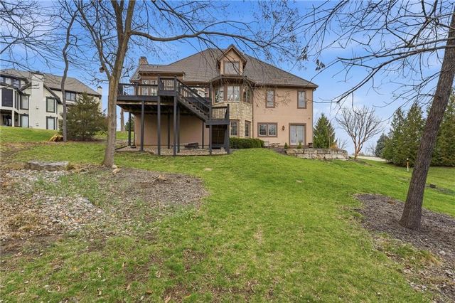 7060 N National Drive, Parkville, MO 64152