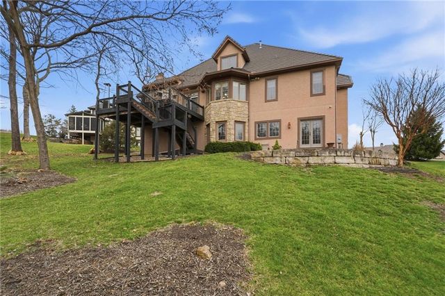 7060 N National Drive, Parkville, MO 64152