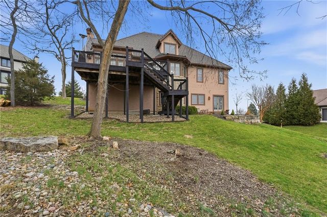 7060 N National Drive, Parkville, MO 64152