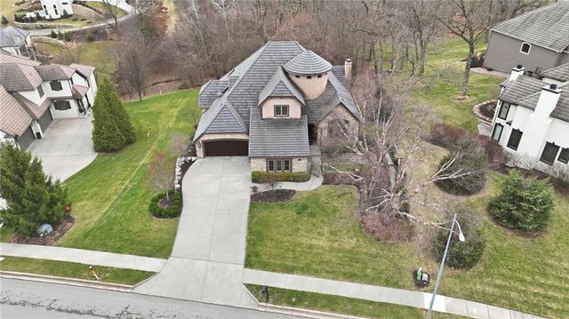 7060 N National Drive, Parkville, MO 64152