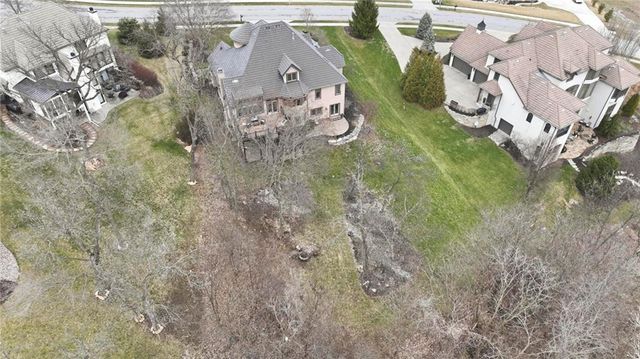 7060 N National Drive, Parkville, MO 64152