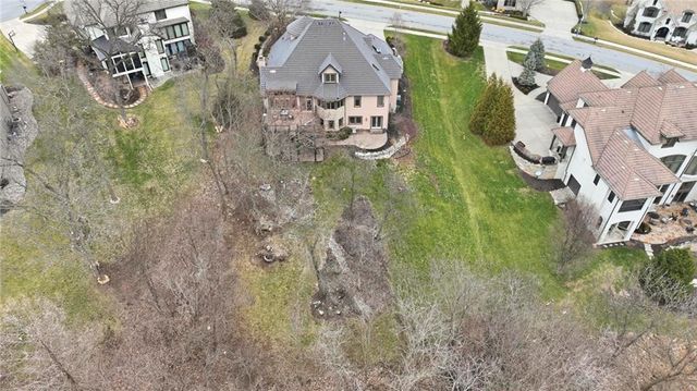 7060 N National Drive, Parkville, MO 64152