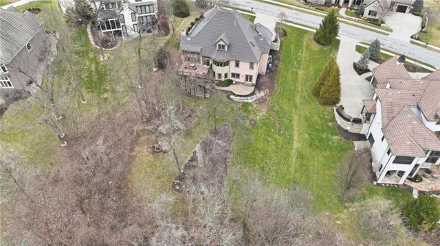 7060 N National Drive, Parkville, MO 64152