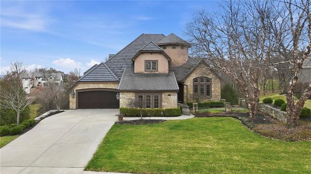 7060 N National Drive, Parkville, MO 64152