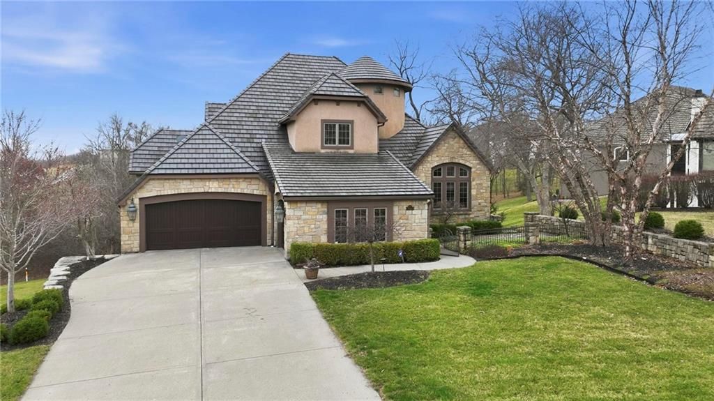 7060 N National Drive, Parkville, MO 64152