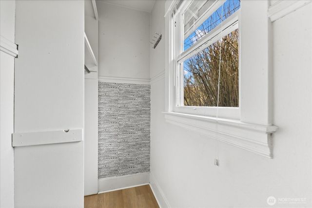 7361 17th Avenue NW, Seattle, WA 98117