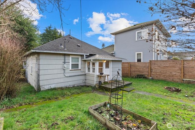 7361 17th Avenue NW, Seattle, WA 98117