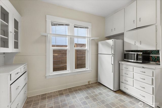 7361 17th Avenue NW, Seattle, WA 98117