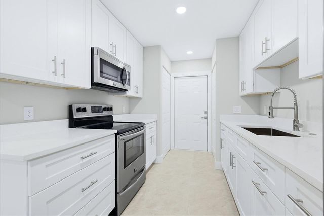 3021 14TH STREET E, Bradenton, FL 34208
