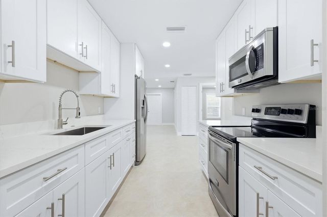 3021 14TH STREET E, Bradenton, FL 34208