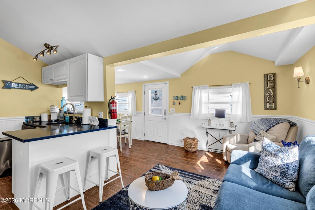 112 W Tide Way, Lavallette, NJ 08735