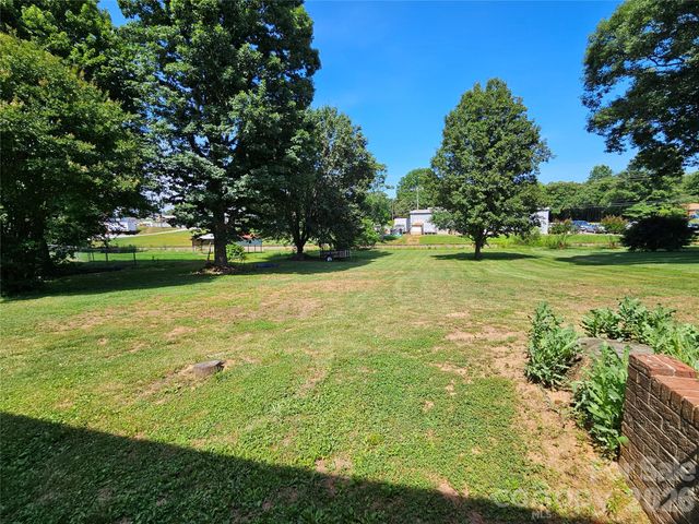 4114 Kendell Place, Hudson, NC 28638