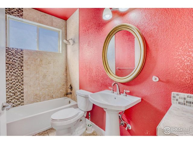 2078 Vineyard Dr, Windsor, CO 80550