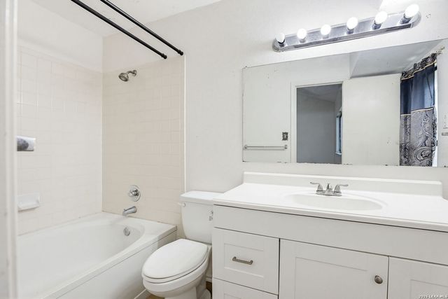 3162 Beacon Field, San Antonio, TX 78245