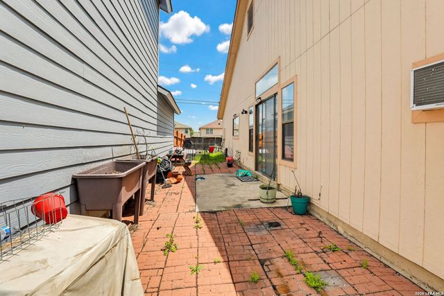 3162 Beacon Field, San Antonio, TX 78245