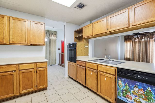 3162 Beacon Field, San Antonio, TX 78245