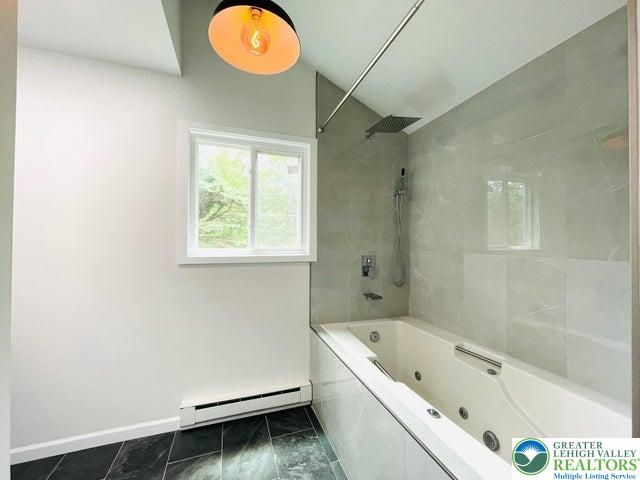 1225 Country-Place Drive, Coolbaugh Twp, PA 18466