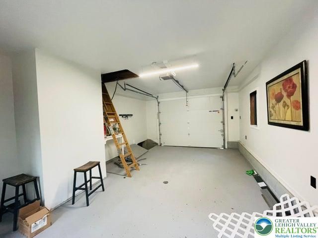 1225 Country-Place Drive, Coolbaugh Twp, PA 18466