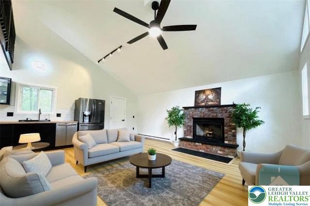 1225 Country-Place Drive, Coolbaugh Twp, PA 18466