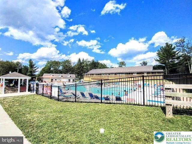 1225 Country-Place Drive, Coolbaugh Twp, PA 18466