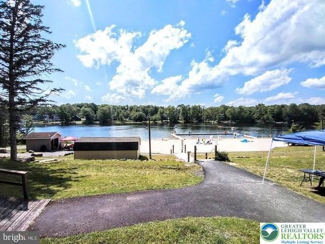 1225 Country-Place Drive, Coolbaugh Twp, PA 18466