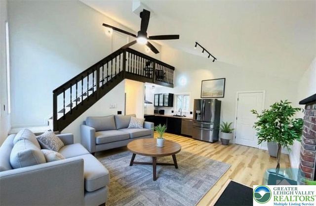 1225 Country-Place Drive, Coolbaugh Twp, PA 18466