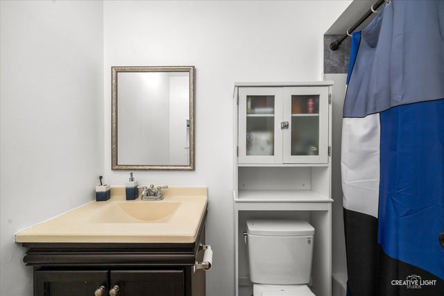 2928 Roberts Drive 8, Woodridge, IL 60517