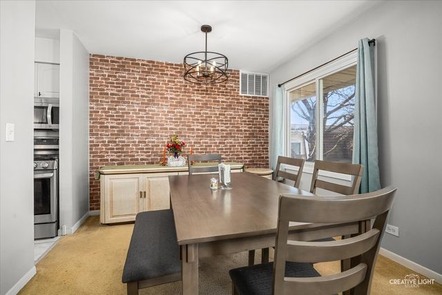 2928 Roberts Drive 8, Woodridge, IL 60517