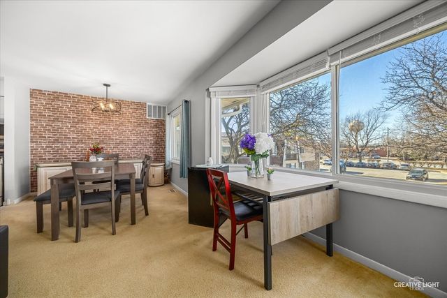 2928 Roberts Drive 8, Woodridge, IL 60517