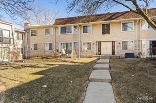 2928 Roberts Drive 8, Woodridge, IL 60517