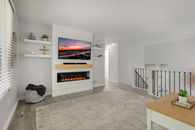 970 Redwing Court, Chanhassen, MN 55317