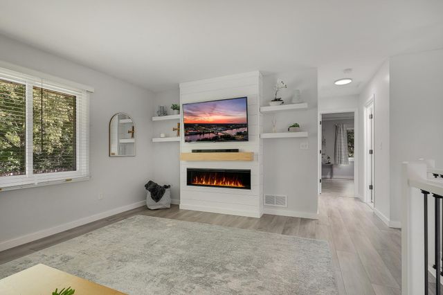 970 Redwing Court, Chanhassen, MN 55317