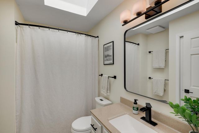 970 Redwing Court, Chanhassen, MN 55317