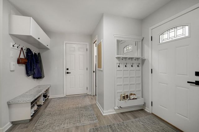970 Redwing Court, Chanhassen, MN 55317