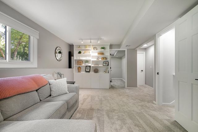 970 Redwing Court, Chanhassen, MN 55317