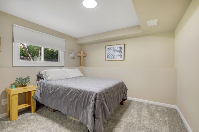 970 Redwing Court, Chanhassen, MN 55317