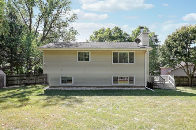 970 Redwing Court, Chanhassen, MN 55317
