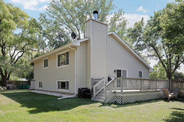 970 Redwing Court, Chanhassen, MN 55317