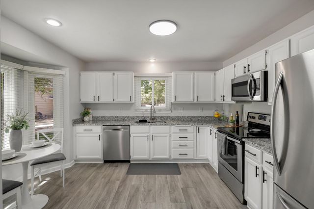 970 Redwing Court, Chanhassen, MN 55317