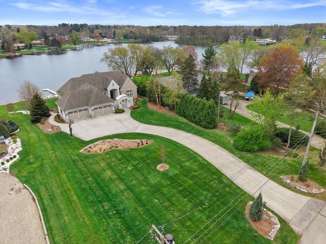 W356N5136 Lakeshore DRIVE, Oconomowoc, WI 53066