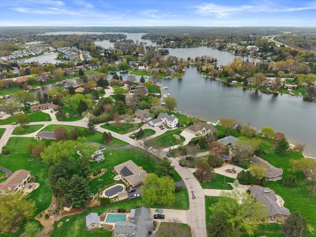 W356N5136 Lakeshore DRIVE, Oconomowoc, WI 53066