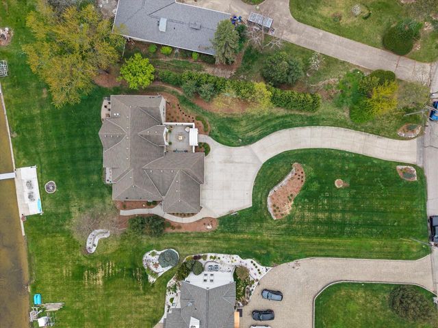 W356N5136 Lakeshore DRIVE, Oconomowoc, WI 53066