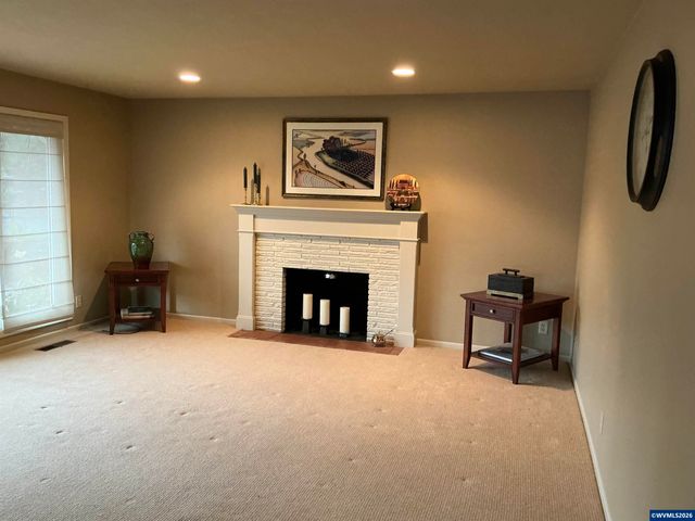 3588 Dogwood Dr S, Salem, OR 97302