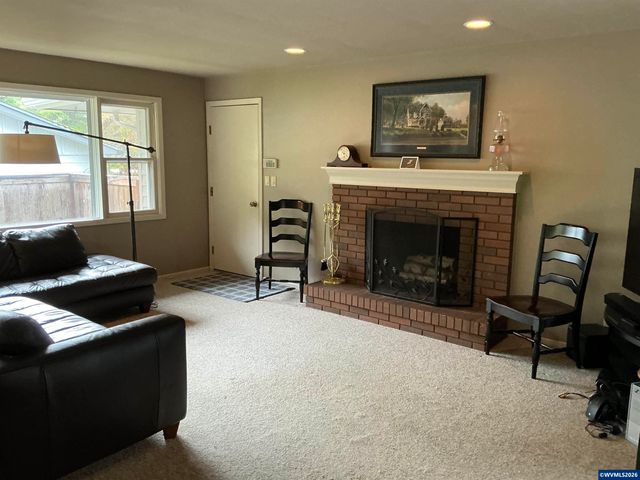 3588 Dogwood Dr S, Salem, OR 97302