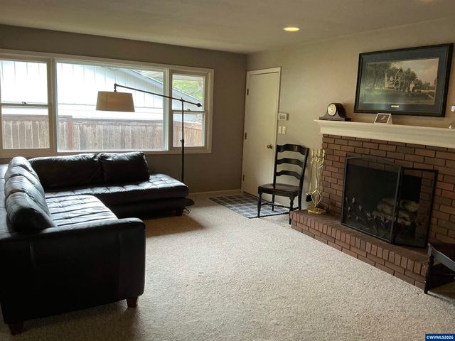 3588 Dogwood Dr S, Salem, OR 97302